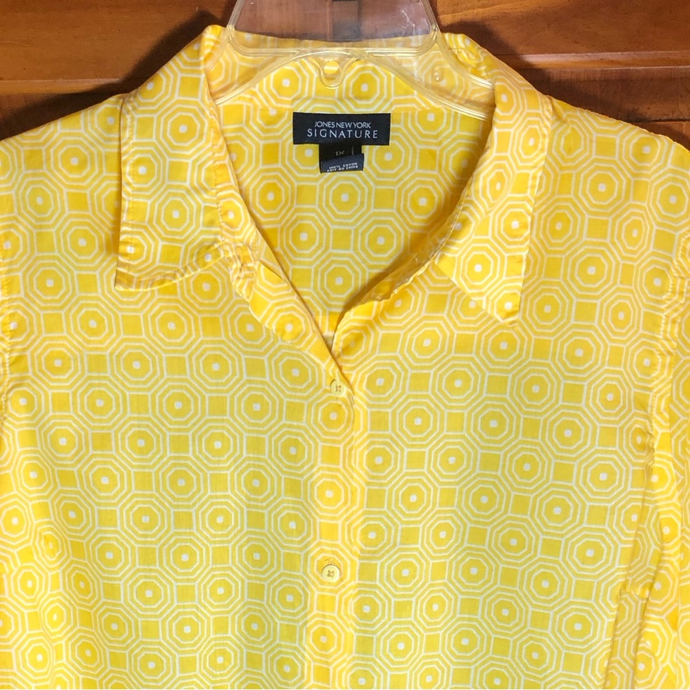Jones New York Signature yellow/white geo cotton 1x button down